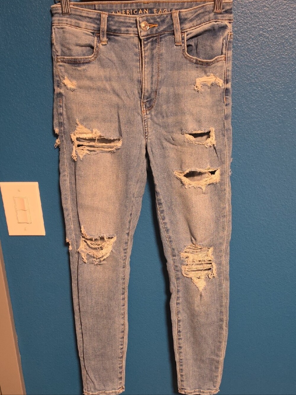 American Eagle Outfitters Light Blue Distressed Skinny Jeans